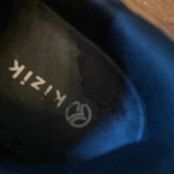 Kizik black sneakers - men’s 11 Wide or women’s 12.5 Wide - Picture 9 of 9